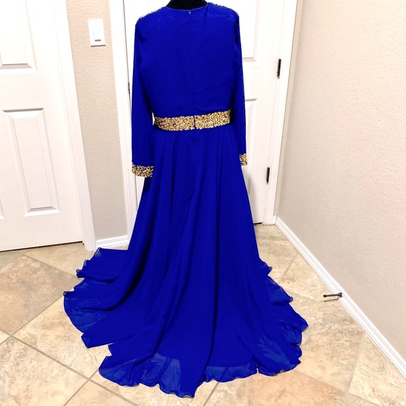 Gorgeous Evening plus Dress - Picture 4 of 7